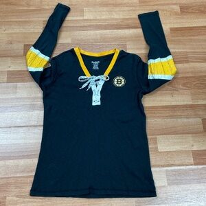 Boston Bruins Reebok Womans size large laced jersey